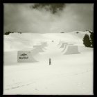 Simon Dumont breaks the halfpipe 