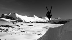 In-Depth Review: 2020 J Skis Vacation | The Roofbox Reviews