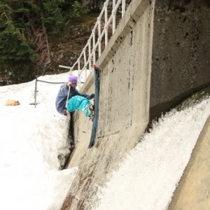 Wallride to switch on a dam