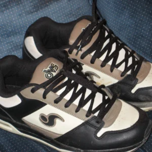 DVS shoes Size 11