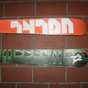 Front of the bottom  and top of ski