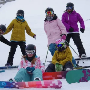 Cool snowboarders...