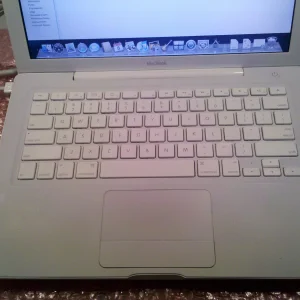 Macbook 2.4 2gb