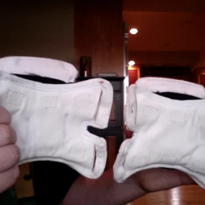 Wallsich toungs back