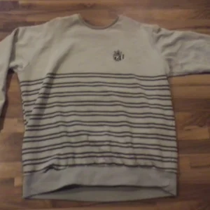 10/11 Jiberish Grey Stacked