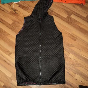 Dane tudor vest