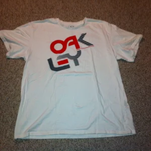Oakley shirt