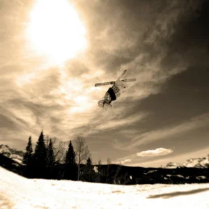 skiing with torn rotercuff (idk how to spell that)