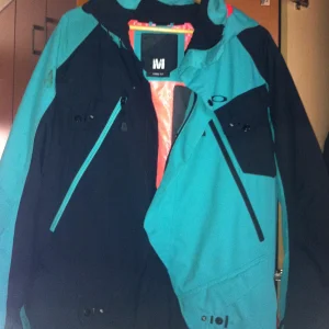 Oakley Loose Fit Medium