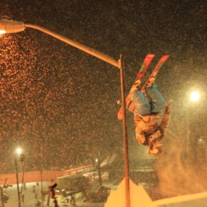 Fronty / Pole tap on light pole