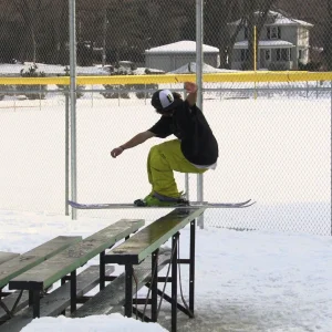 MNREPSHOW Tail press bleechers