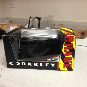 Oakley Airbrake Box