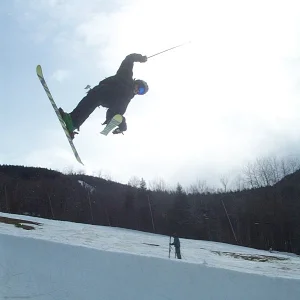 A skier Boostin'