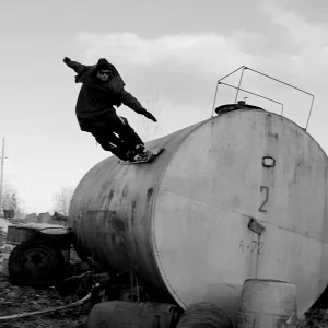 57°03?43?N 25°48?39?E