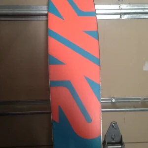 skis