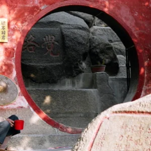 this lady wouldn't let me see her face. donut.