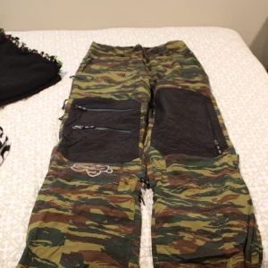 L SAGA PANTS