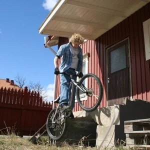 Huge sidejump (bike)