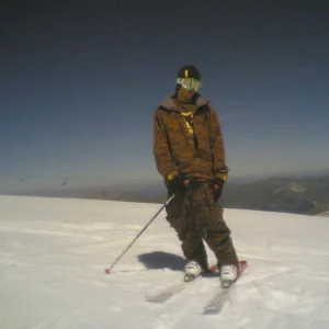 representing austrian alpes in summer