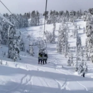 After 5 days of snow Mott Canyon finally opened. I was the 4th person thru gate 1 and the 3rd chair