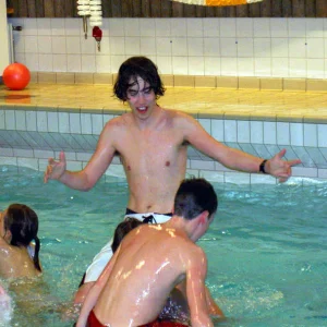 Chicken fight at pool: you don't mess wit' me!