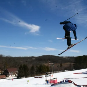 Danny Smylie grabs in his 360