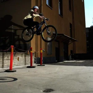 Jumping over a thing with a bike