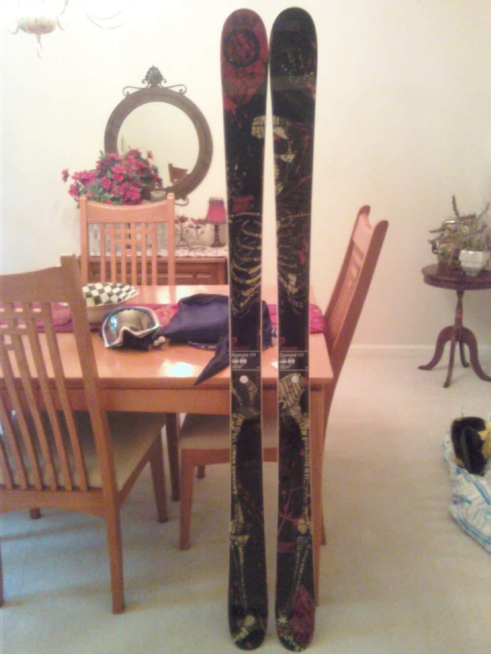 '10 Dumonts with jiberish sticker