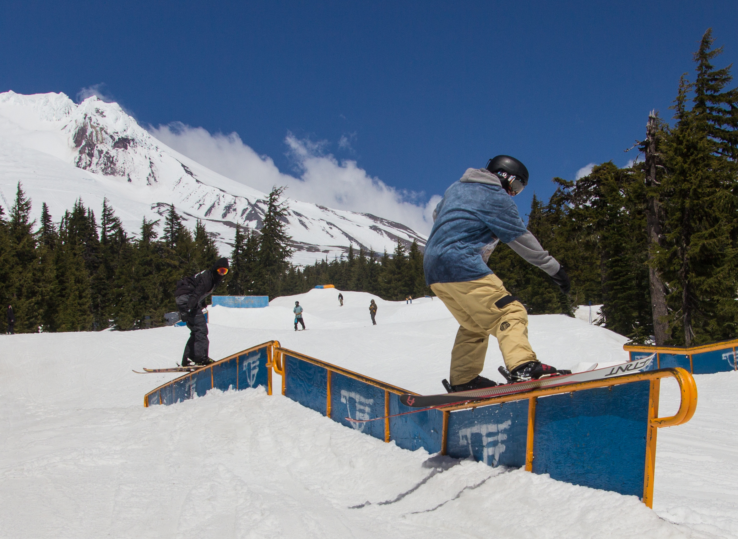 2 guys 1 rail