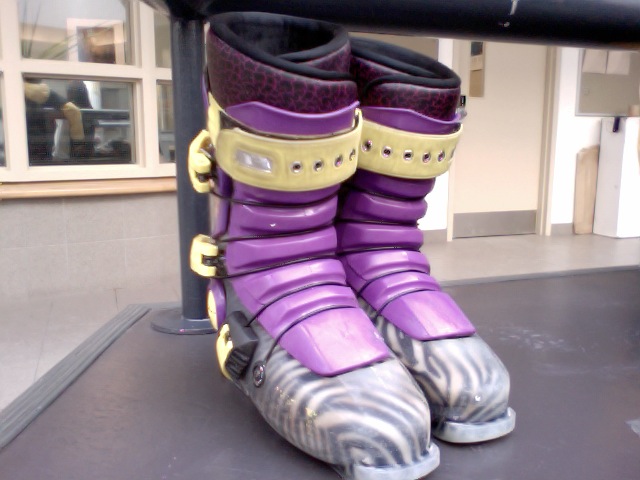 2009 Full Tilt hot doggers