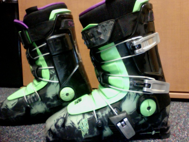2011 Seth Morrison Ski Boots 350$ Size 28.5 (aka 10.5 in Mens) Amazing Conditon. 