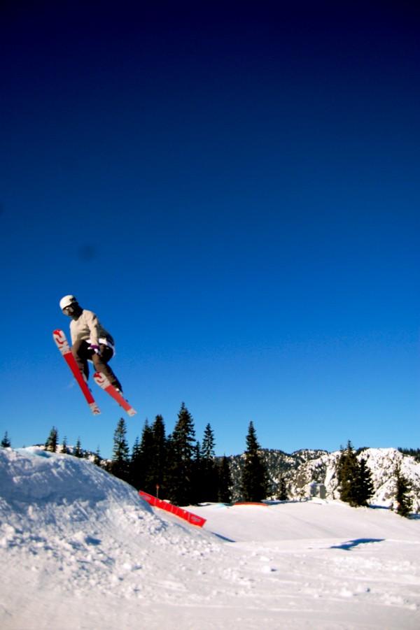 3 comin in for the grab