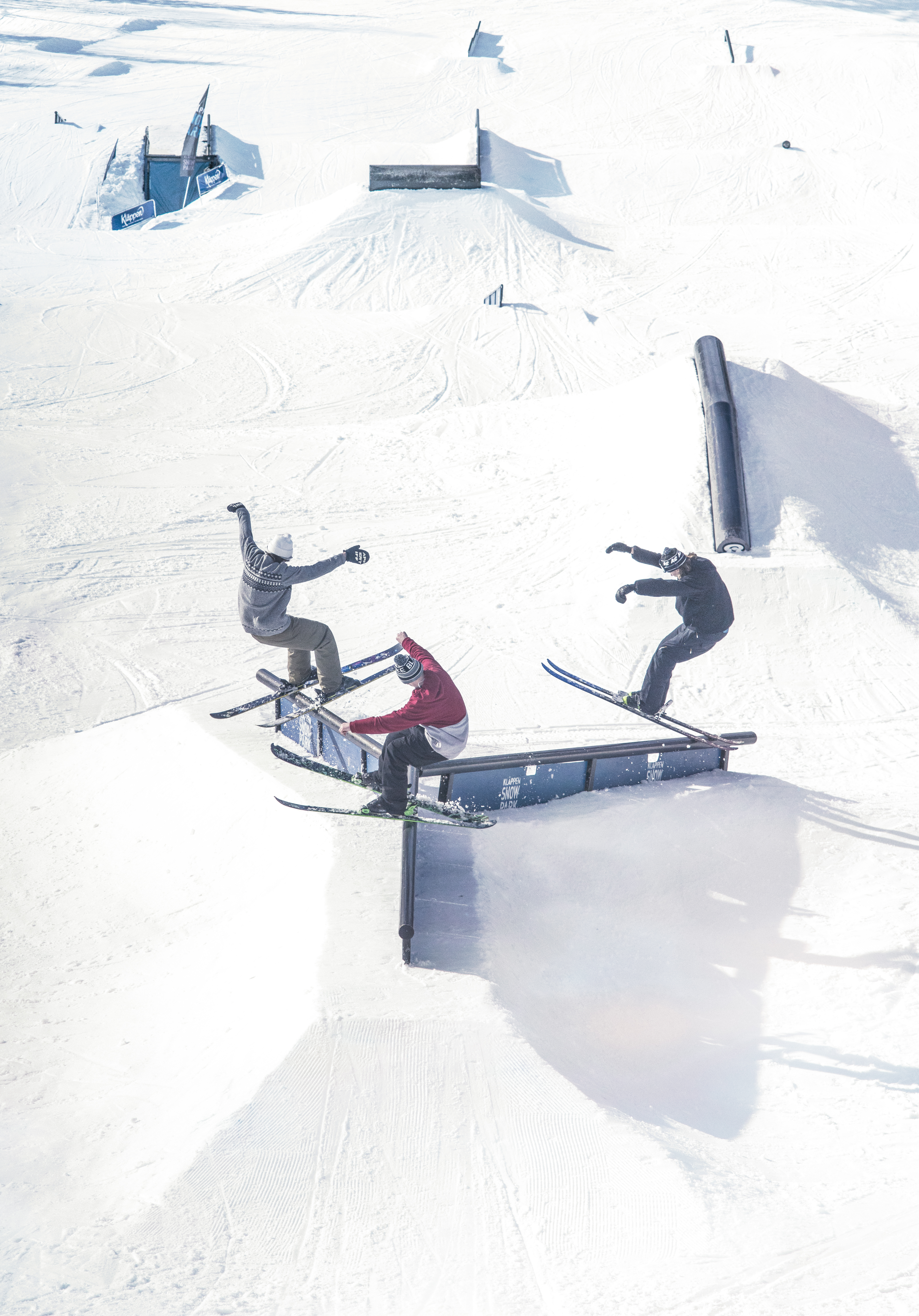 3 guys one rail. 