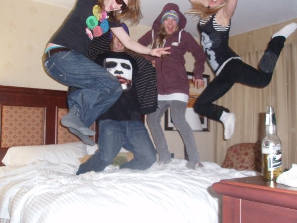 4 little monkeys jumpin on the bed