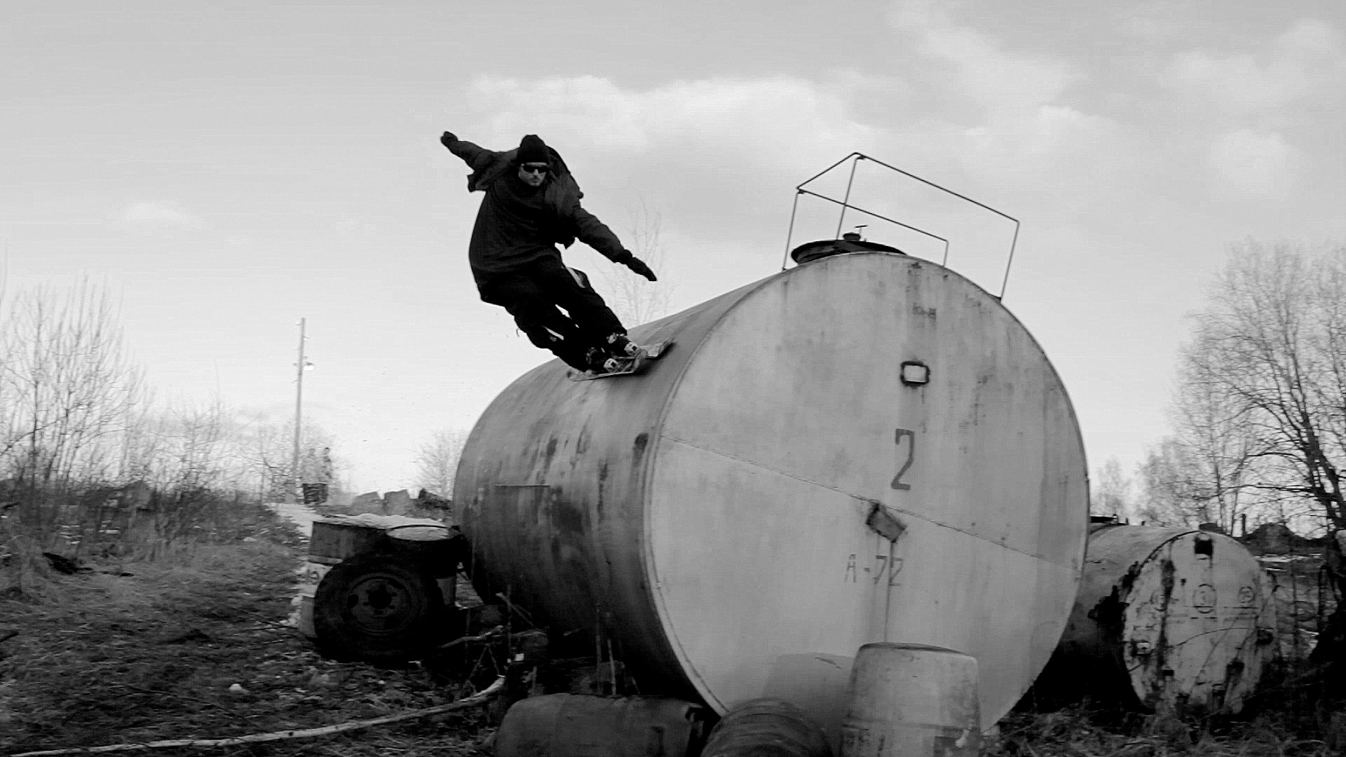 57°03?43?N 25°48?39?E