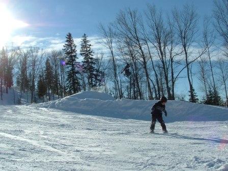 A little ski tail grab... very far from the photograph !!