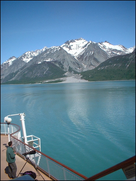 A pretty sweet shot in AK. Looks somewhat 'vectorish'