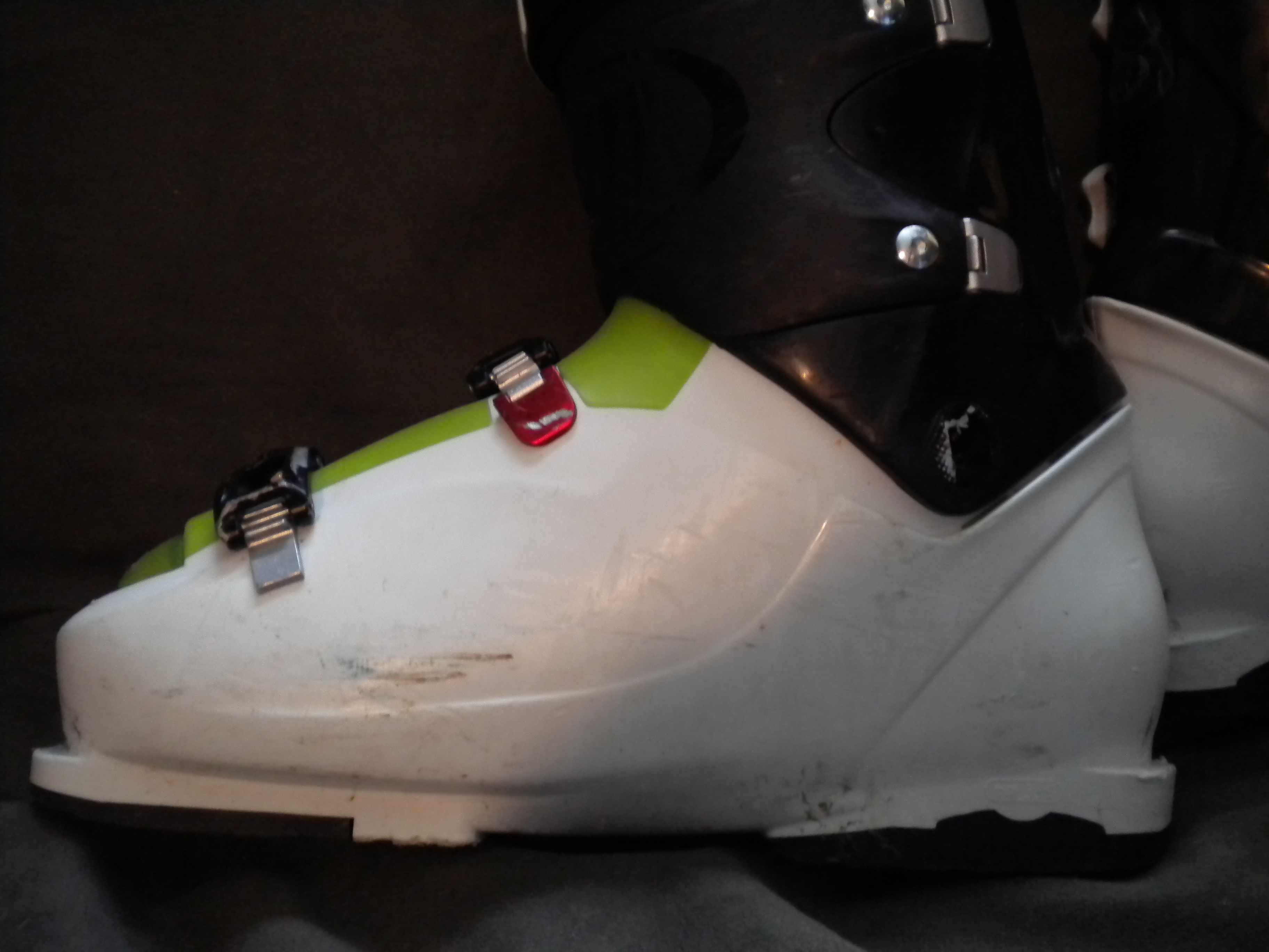 Agent 80s scuff marks