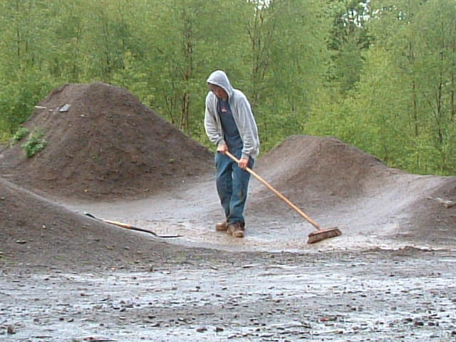 an other wet day down the trails
