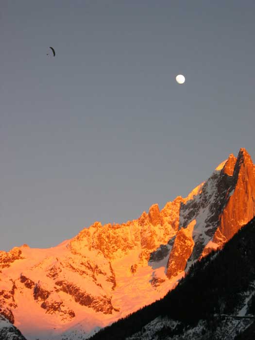 Another Beautiful picture - can you spot the paraglider