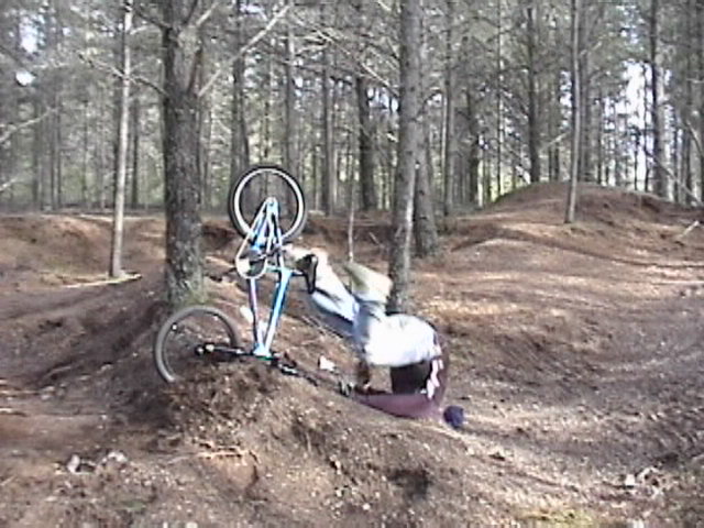 Another pic of the bail.. head missing into the ground!