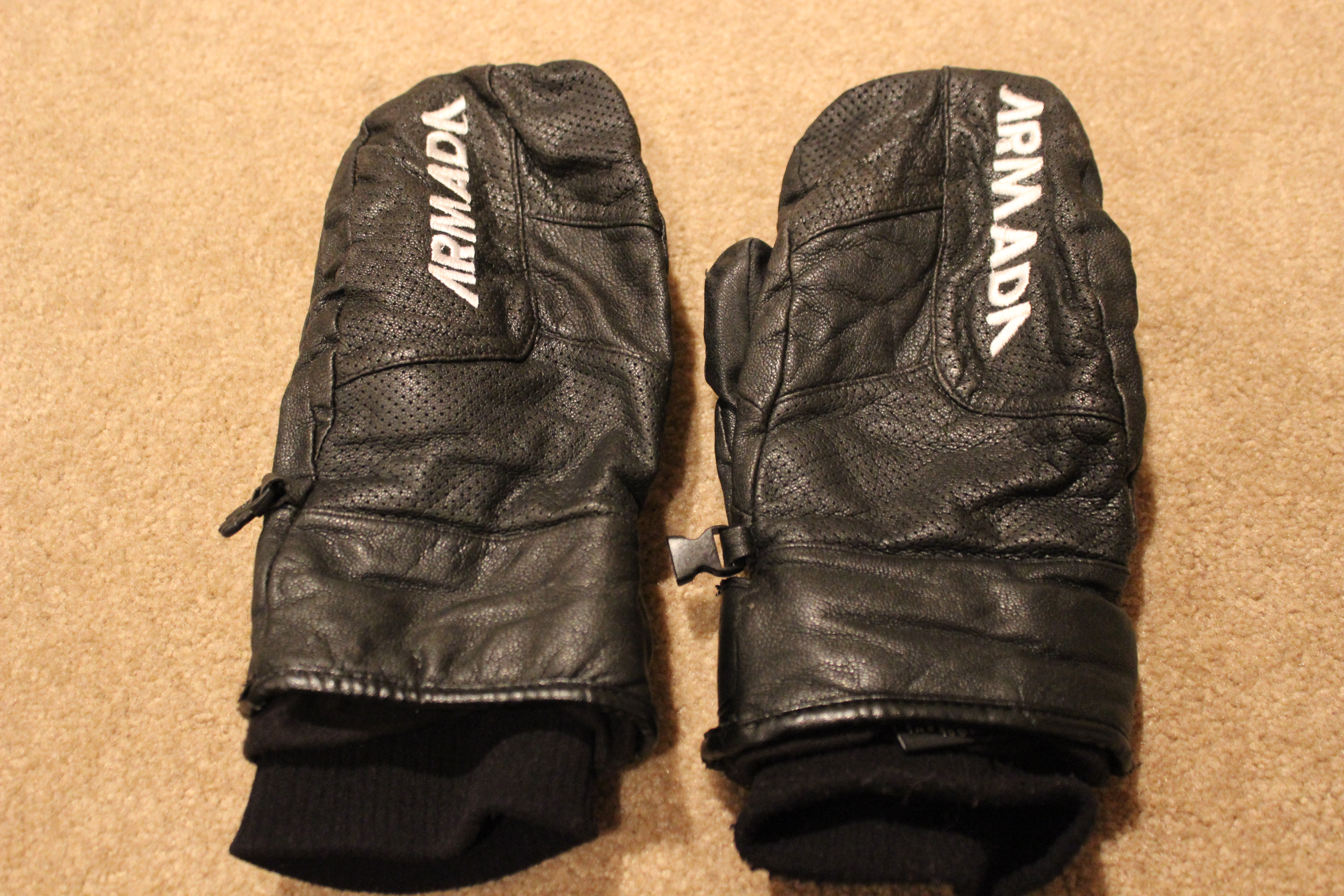Armada Eight Mittens