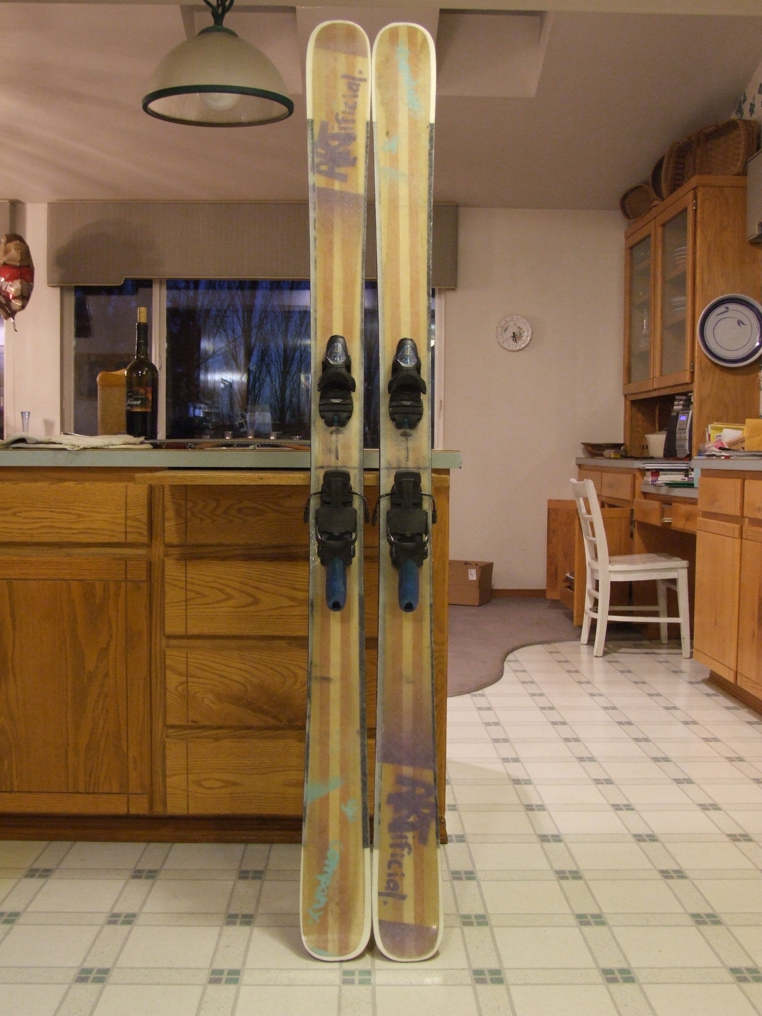 ARTificial. Ski Company