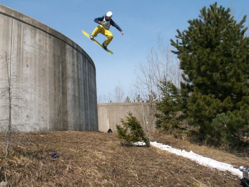 Auberge Bomb Drop, nigger.