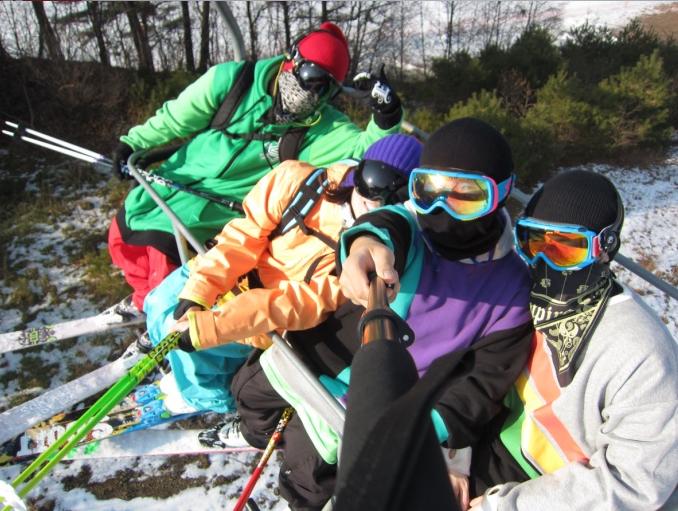 AURA hoodie & RASTA crewneck