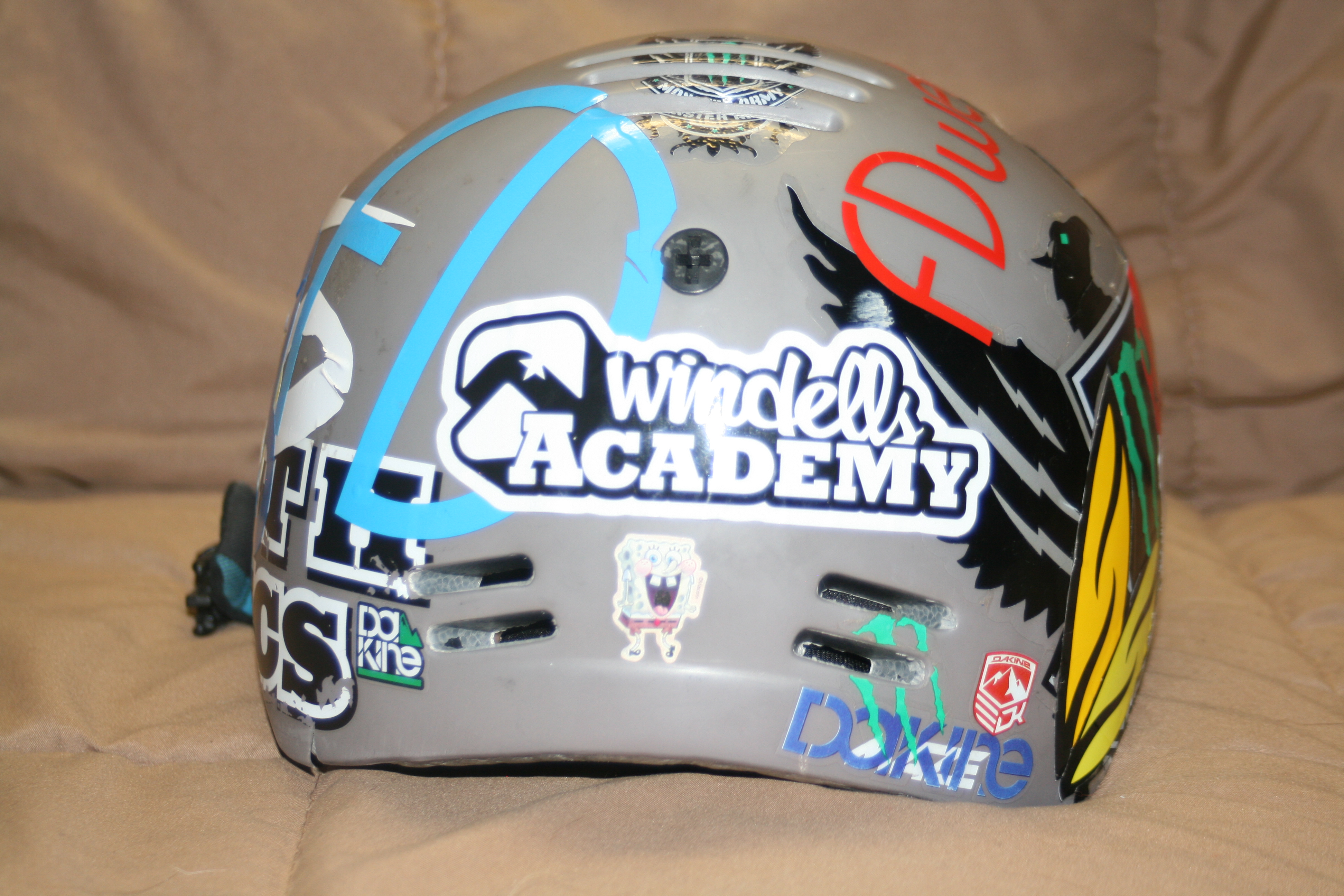 back of grey smith maze helmet