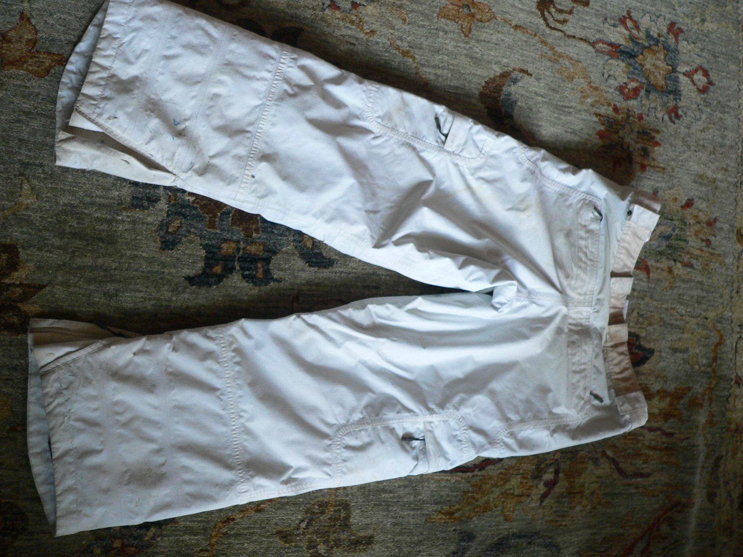 Back of white snowpants