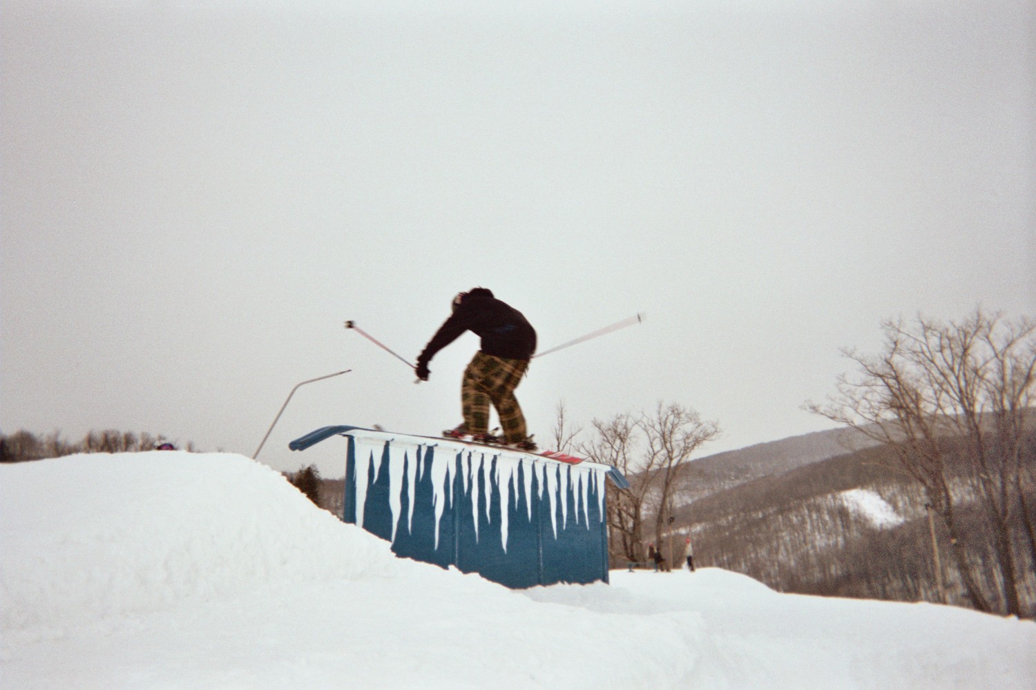 Ball buster rail