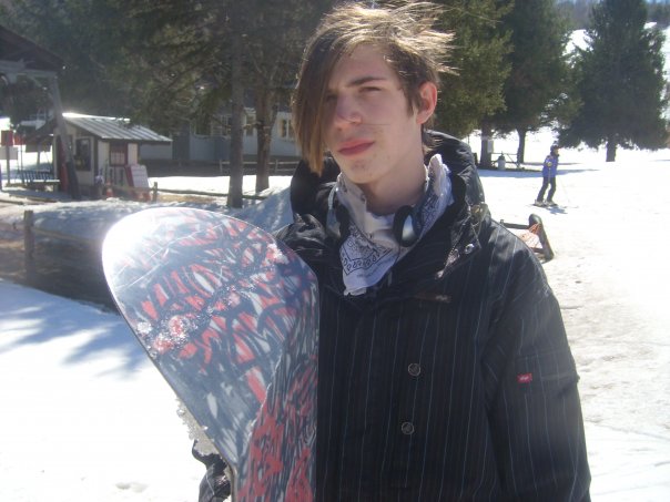 Bibs snaping his board