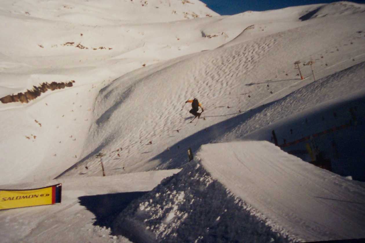 Big kicker, scrappy tail grab
